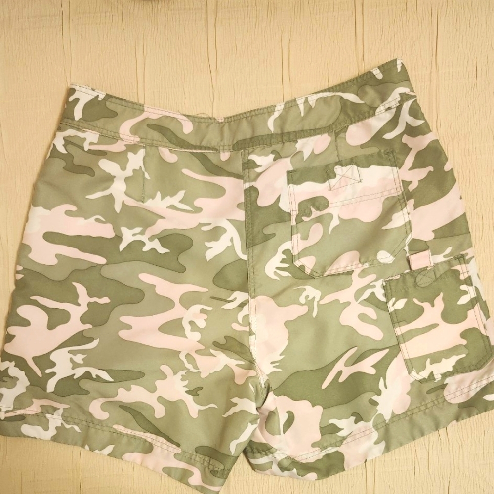 Guy Harvey Green and Cream Cargo Shorts